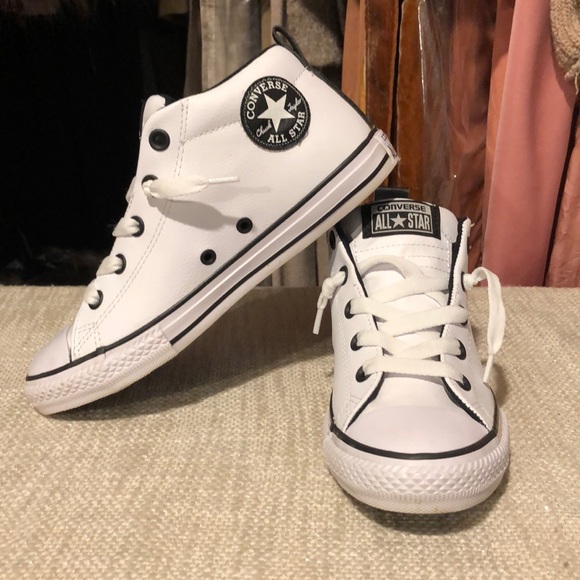 Converse Other - EUC Converse Mid-Top Sneaker